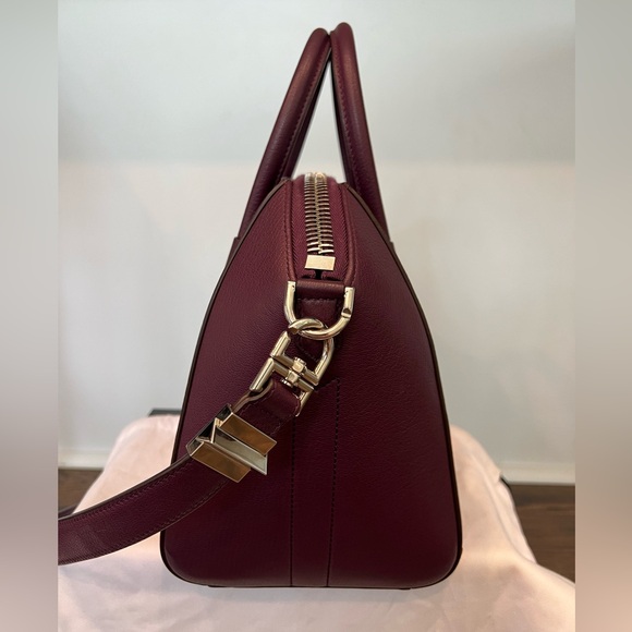 Givenchy Medium Antigona Grained Leather in Plum - Picture 3 of 6